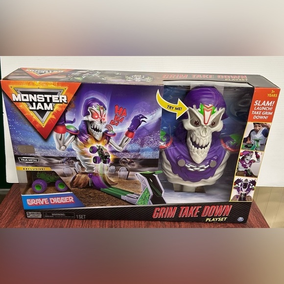 Monster Jam Grim Take Down Playset with Grave Digger Monster Truck New 2019 - Picture 1 of 4